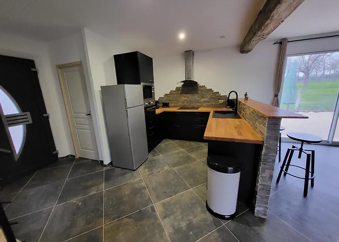 De L'ecurie فيلة Saint-Samson