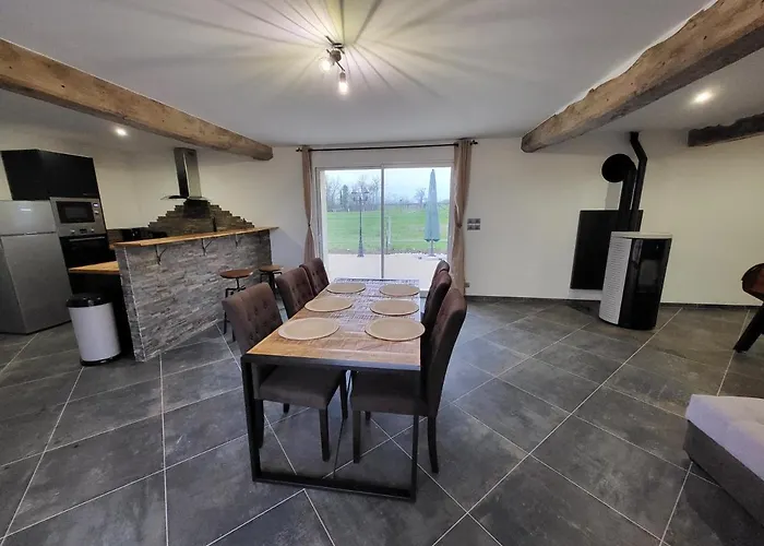 De L'ecurie فيلة Saint-Samson