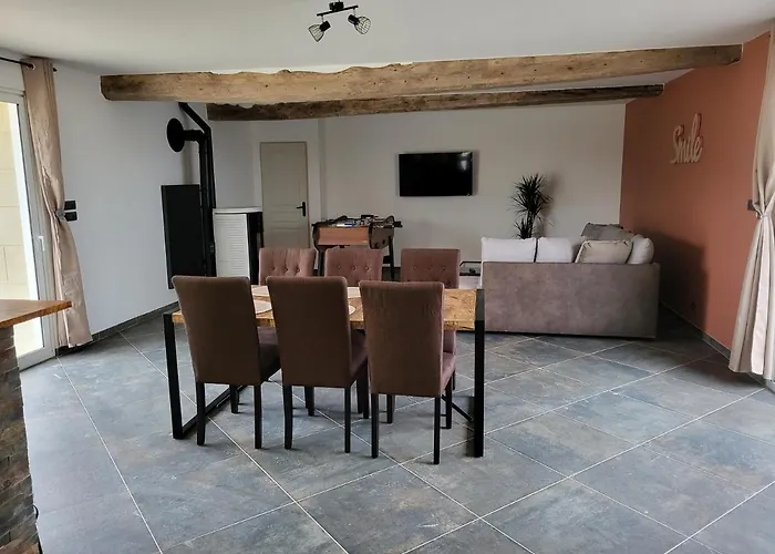 De L'ecurie فيلة Saint-Samson